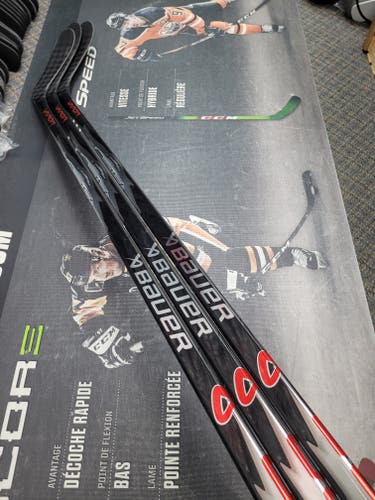 3 PACK | P28 | 70 Flex NEW! Senior Bauer Vapor Flylite League Right Handed Hockey Stick Pro Stock