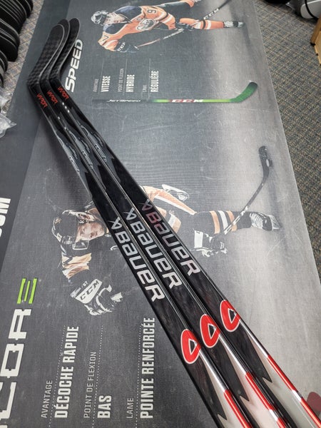 3 PACK | P28 | 70 Flex NEW! Senior Bauer Vapor Flylite League Right Handed Hockey Stick Pro Stock