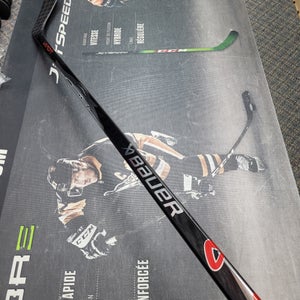 P28 | 77 Flex NEW! Senior Bauer Vapor Flylite League Right Handed Hockey Stick Pro Stock