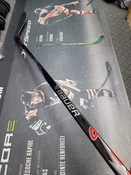 P28 | 70 Flex NEW! Senior Bauer Vapor Flylite League Right Handed Hockey Stick Pro Stock