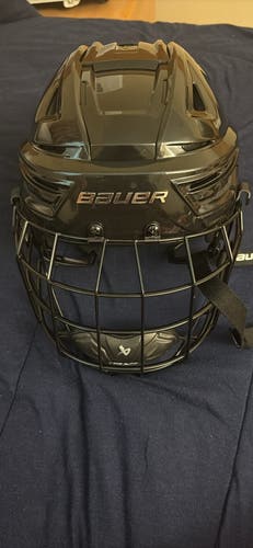 Medium Bauer Re-Akt 155 Helmet (New)