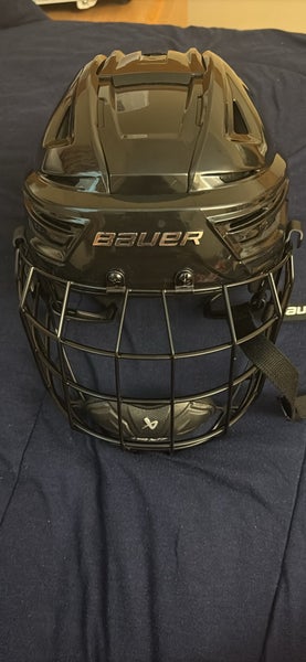 Medium Bauer Re-Akt 155 Helmet (New)