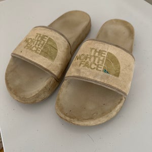 White Men's Size M 10.5 (W 11.5) Adult The North Face Sandals (Used)