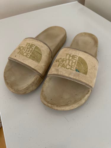 White Men's Size M 10.5 (W 11.5) Adult The North Face Sandals (Used)