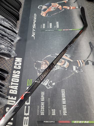 P28 | 77 Flex NEW! Senior Bauer Vapor Flylite League Left Handed Hockey Stick Pro Stock
