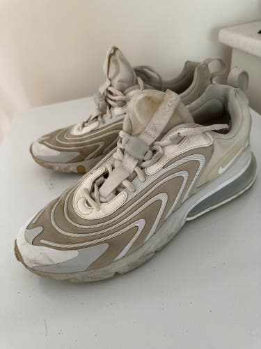 White Men's Size M 10.5 (W 11.5) Adult Nike Shoes (Used)