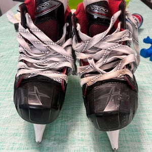 Bauer Vapor X900 Hockey Goalie Skates Regular Width Size 4 (New)