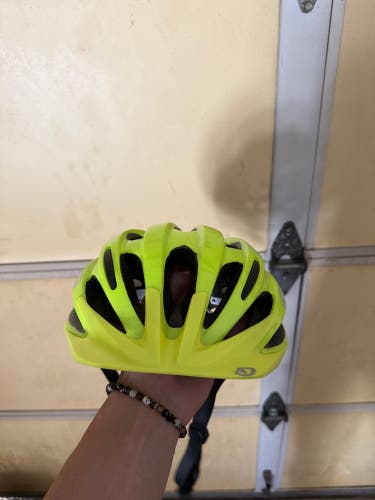 Men's Medium Giro Bike Helmet (Used)