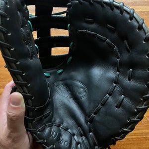 Wilson A2000 RH First Base Baseball Glove 12" (Used)