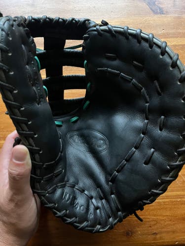 Wilson A2000 RH First Base Baseball Glove 12" (Used)