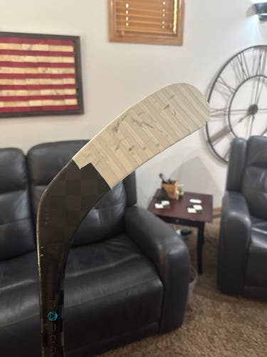 Intermediate Bauer Twitch Left Hand Hockey Stick P92 (Used)