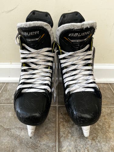 Bauer Supreme M5 Pro Hockey Skates Size 5 (Used)