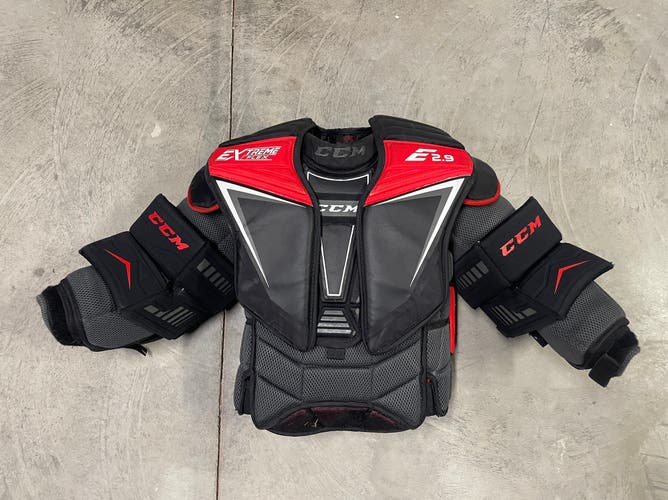 Intermediate Small CCM EFlex 2.9 Goalie Chest Protector (Used)