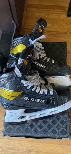 2022 Bauer Supreme UltraSonic Hockey Skates Regular Width Pro Stock 6 (Used)