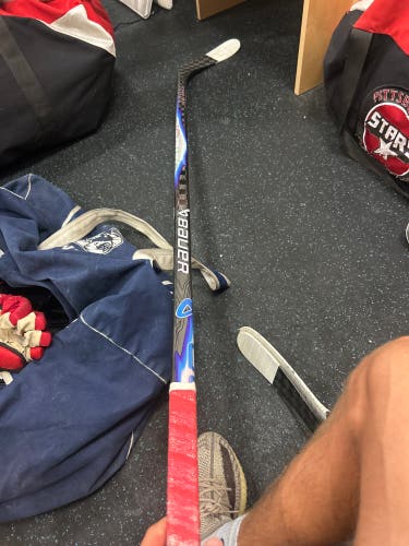 Senior Bauer Vapor FlyLite Right Handed Hockey Stick P28 (New)