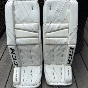 26"+1 CCM Extreme Flex 5.5 Goalie Leg Pads (Used)