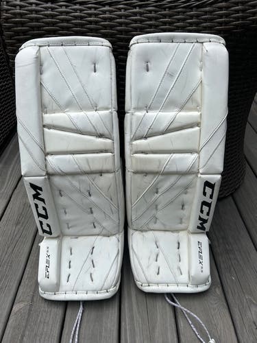 26"+1 CCM Extreme Flex 5.5 Goalie Leg Pads (Used)
