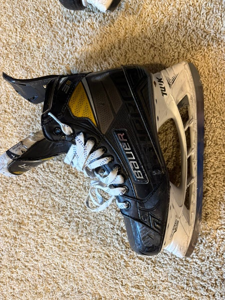 Bauer Supreme 3S Pro Hockey Skates 9 (Used)