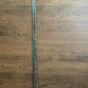 Intermediate Bauer Twitch Right Handed Hockey Stick P90TM (Used)
