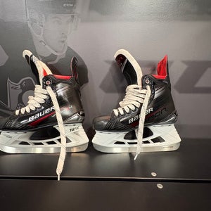 2023 Bauer Vapor X4 Hockey Skates Regular Width 7 (Used)