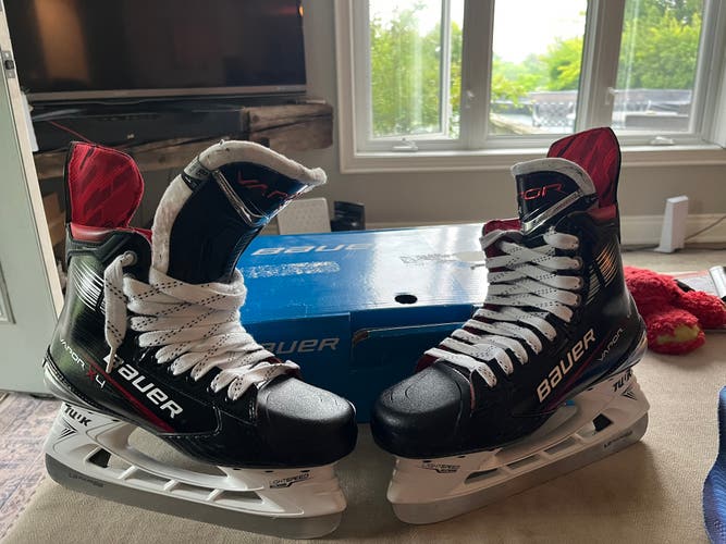 2023 Bauer Vapor X4 Hockey Skates 8.5 (New)