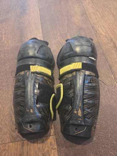 Youth CCM Tacks AS-V 8" Shin Pads (Used)