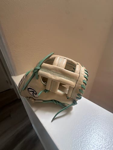 2022 Rawlings Heart of the Hide RH Infield Baseball Glove 11.5" (Used)