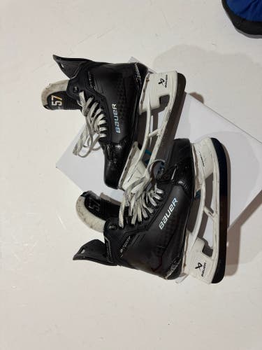 2024 Bauer Supreme Shadow Hockey Skates Regular Width Pro Stock 10 (Used)