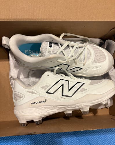 White Women's Size M 7.5 (W 8.5) New Balance Low Top Molded Cleats (New)
