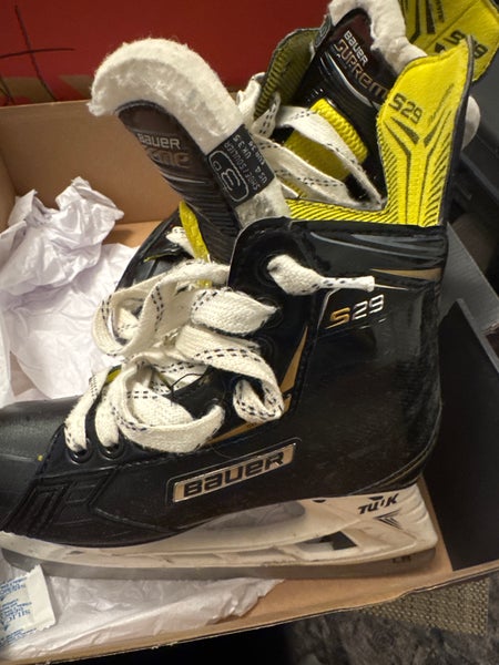 Bauer Supreme S29 Hockey Skates Regular Width Size 3 (Used)