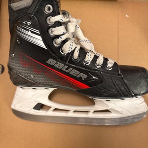 Bauer Vapor X3 Hockey Skates Regular Width Size 5.5 (Used)