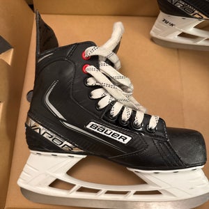 Bauer Vapor X3.5 Hockey Skates Regular Width Size 5 (Used)