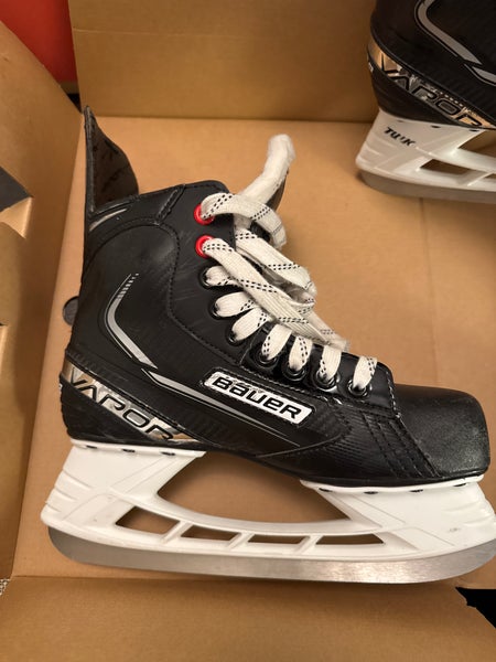 Bauer Vapor X3.5 Hockey Skates Regular Width Size 5 (Used)