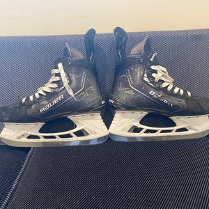 Bauer Vapor Hyperlite Hockey Skates Regular Width Pro Stock 10.5 (Used)