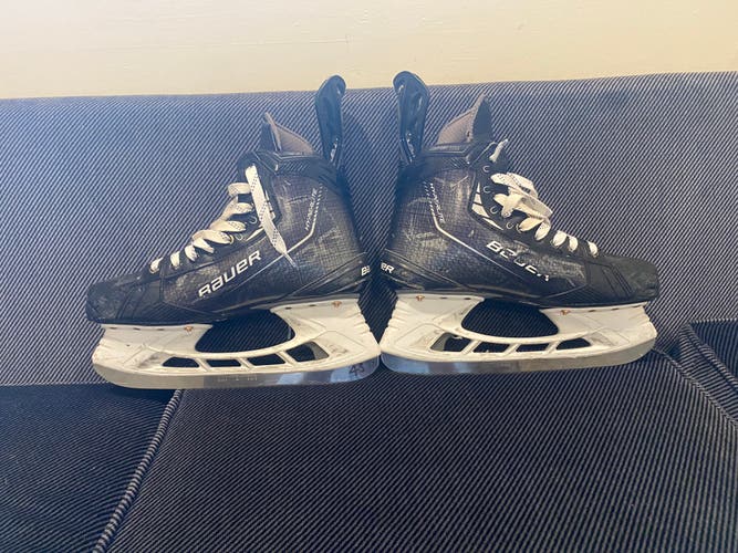 Bauer Vapor Hyperlite Hockey Skates Regular Width Pro Stock 10.5 (Used)