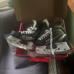 CCM Tacks 9060 Hockey Skates Regular Width Size 3.5 (New)