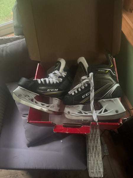 CCM Tacks 9060 Hockey Skates Regular Width Size 3.5 (New)