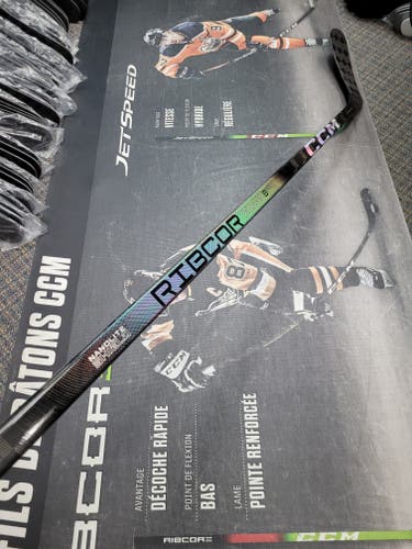 P29 | 75 Flex NEW! Senior CCM RibCor Trigger 8 Pro Left Hand Hockey Stick P29 Pro Stock (New)