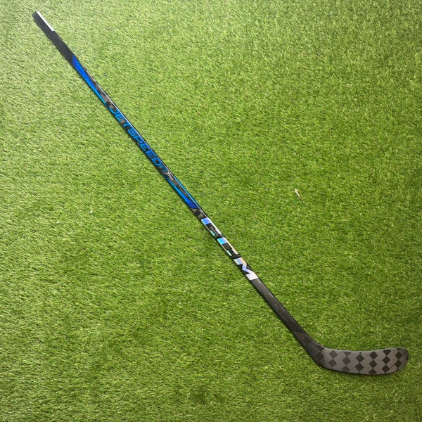 Single-CCM Jetspeed FT7 Pro Hockey Sticks-RH 70 Flex P28 (New)