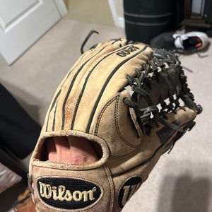 Wilson A2000 RH Outfield Baseball Glove 12.5" (Used)