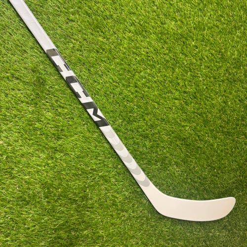 Single-CCM Jetspeed FT5 Pro Hockey Sticks-White-RH 90 Flex P28 (New)