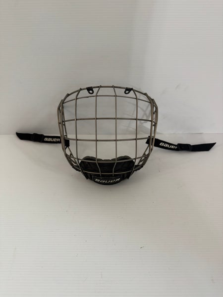 Used Medium Bauer FM7500 Silver Cage