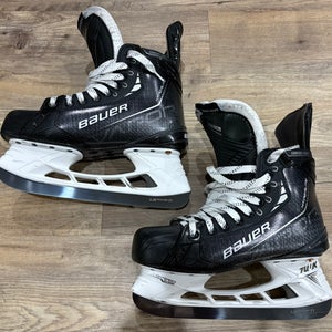 Pro Stock Blackout Bauer Hyperlite Hockey Skates Size 7 EE/A like new