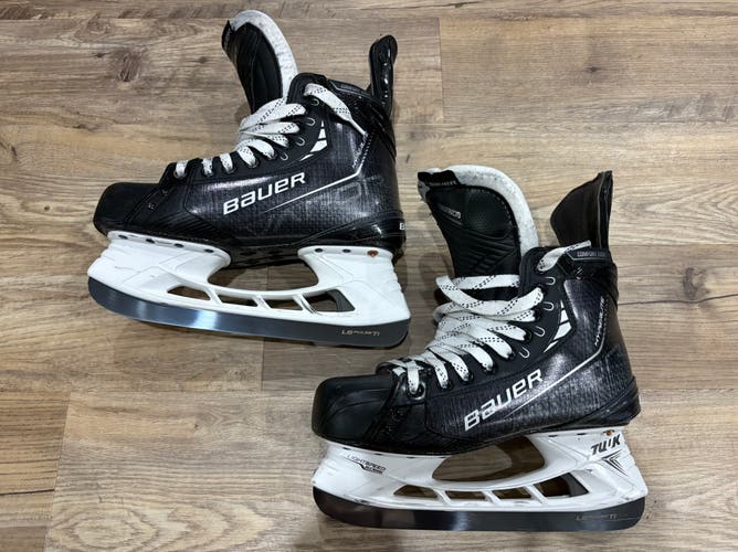 Pro Stock Blackout Bauer Hyperlite Hockey Skates Size 7 EE/A like new