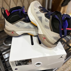 Kid's 4Y (Big Kids / Youth) Jordan Shoes (Used)