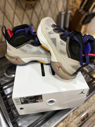 Kid's 4Y (Big Kids / Youth) Jordan Shoes (Used)