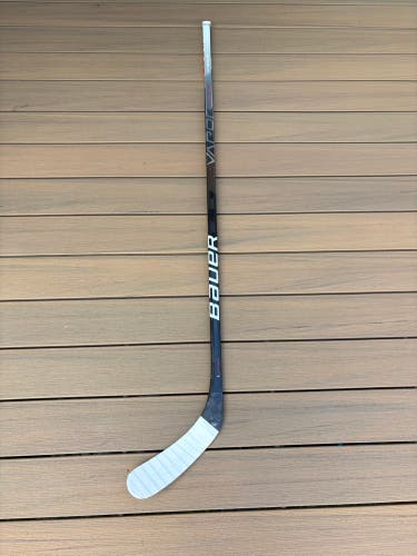 Senior Bauer Vapor Hyperlite Right Handed Hockey Stick P92 (Used)