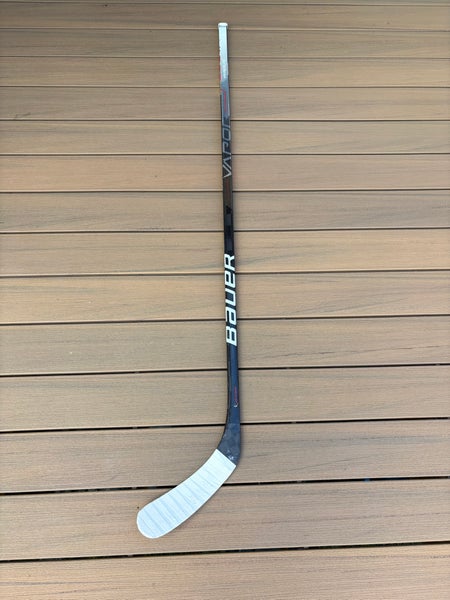 Senior Bauer Vapor Hyperlite Right Handed Hockey Stick P92 (Used)