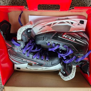 CCM JetSpeed XTra Pro Hockey Skates Regular Width Size 1.5 (Used)