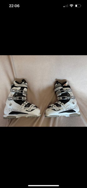 Women's Salomon All Mountain 6 Divine Ski Boots (Used)